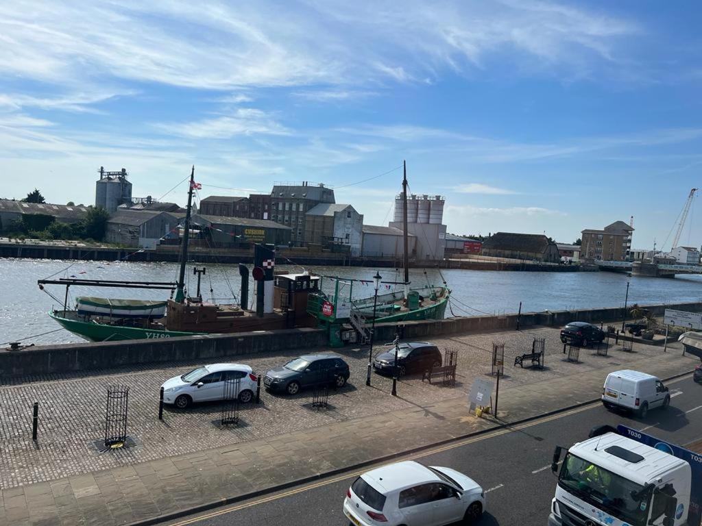 Spacious One Bedroom Flat With River View, 1E Great Yarmouth Exterior foto